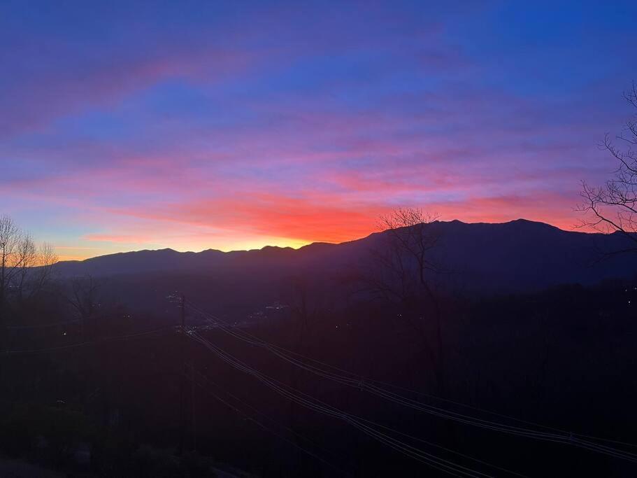 개틀린버그 Lux Retro Getaway W/ Ober & Smoky Mtn Views! 빌라 외부 사진