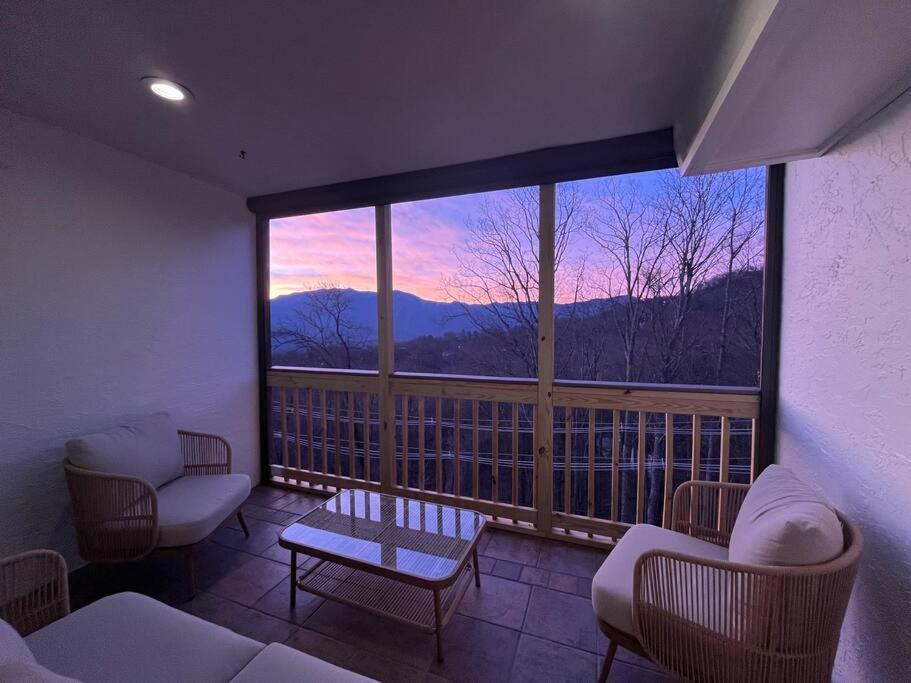 개틀린버그 Lux Retro Getaway W/ Ober & Smoky Mtn Views! 빌라 외부 사진