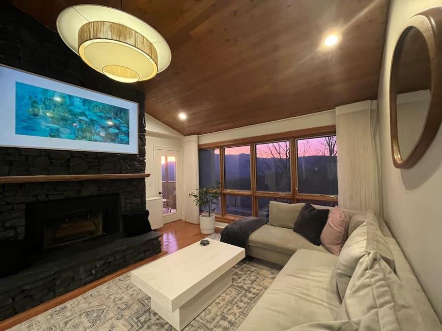 개틀린버그 Lux Retro Getaway W/ Ober & Smoky Mtn Views! 빌라 외부 사진