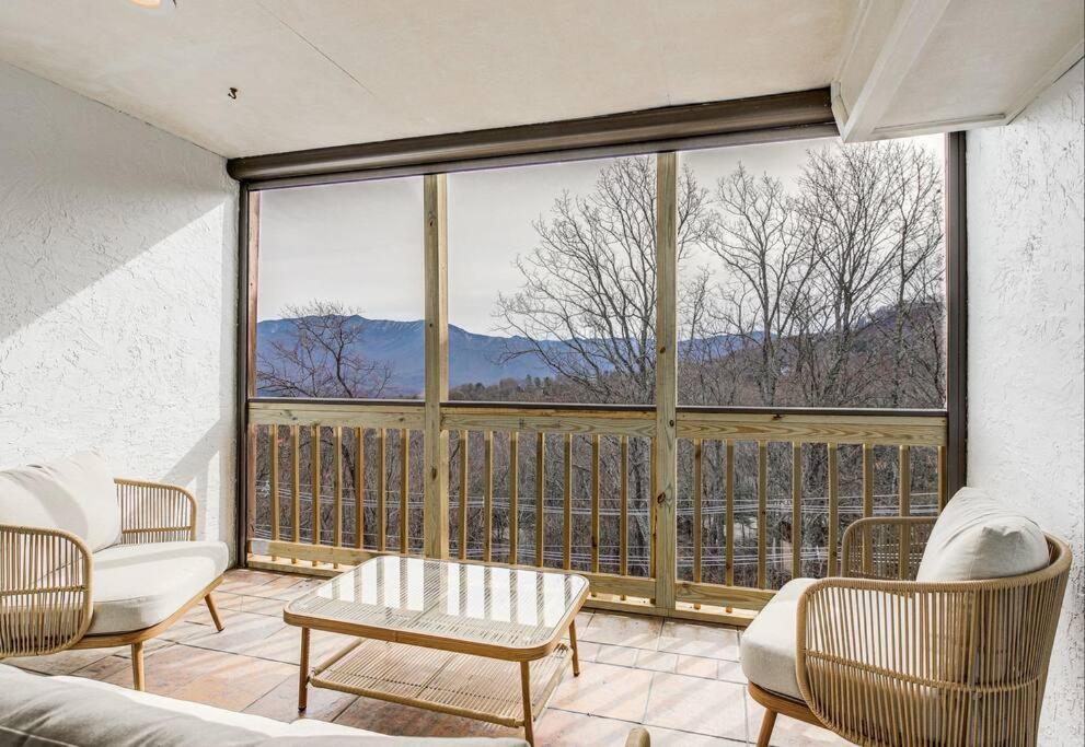 개틀린버그 Lux Retro Getaway W/ Ober & Smoky Mtn Views! 빌라 외부 사진